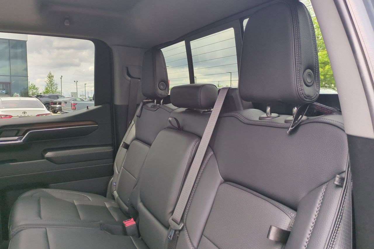 Used 2024 GMC Sierra 1500 Denali w/ Denali Reserve Package AWD/4WD image 32