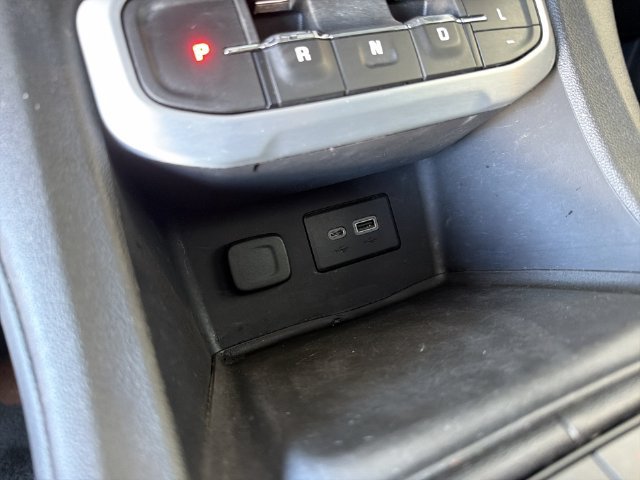 Used 2021 GMC Acadia SLE w/ Driver Convenience Package FWD image 27