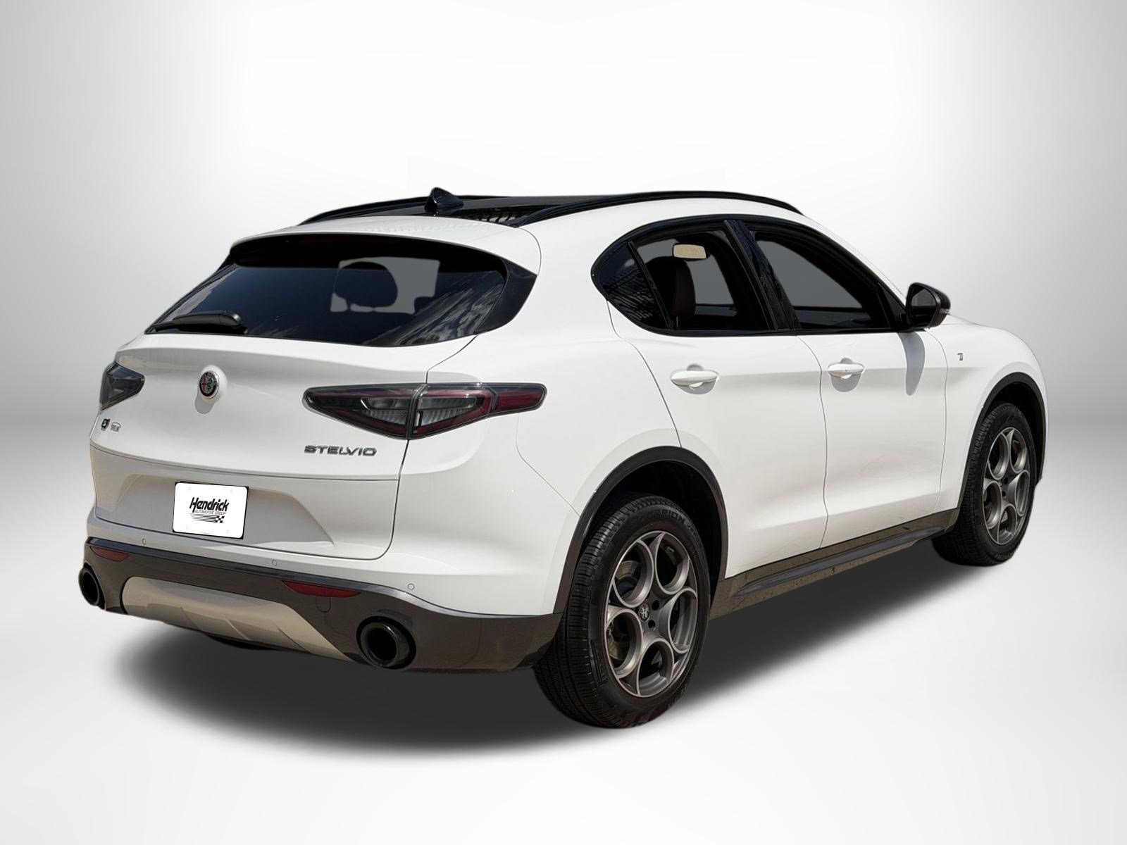 Used 2024 Alfa Romeo Stelvio Ti AWD/4WD image 7