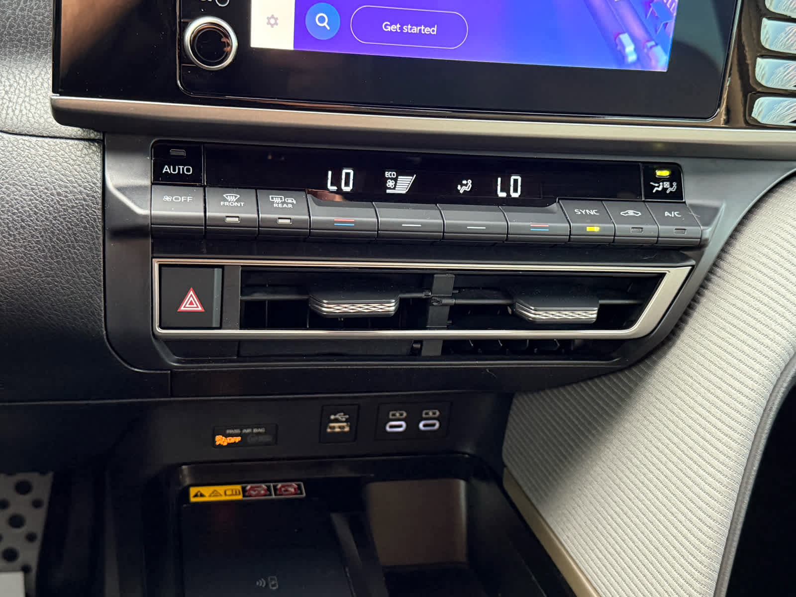 Used 2025 Toyota Camry SE image 19