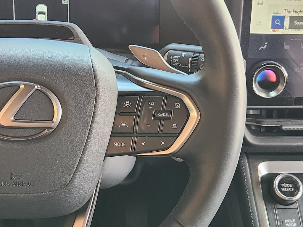 Used 2025 Lexus GX 550 w/ Accessory Package (2T) AWD/4WD image 31