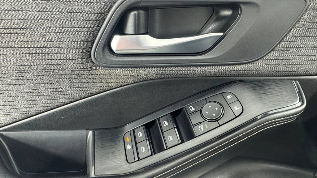 Used 2022 Nissan Rogue SV AWD/4WD image 19