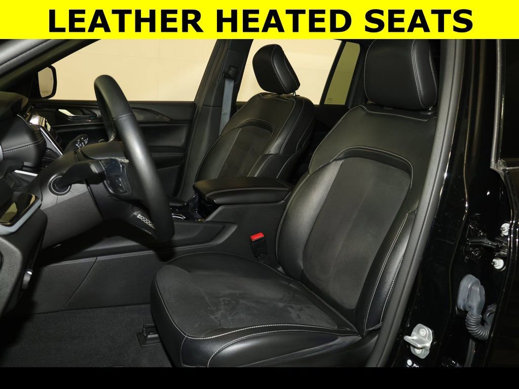 Used 2022 Jeep Grand Cherokee Altitude image 3