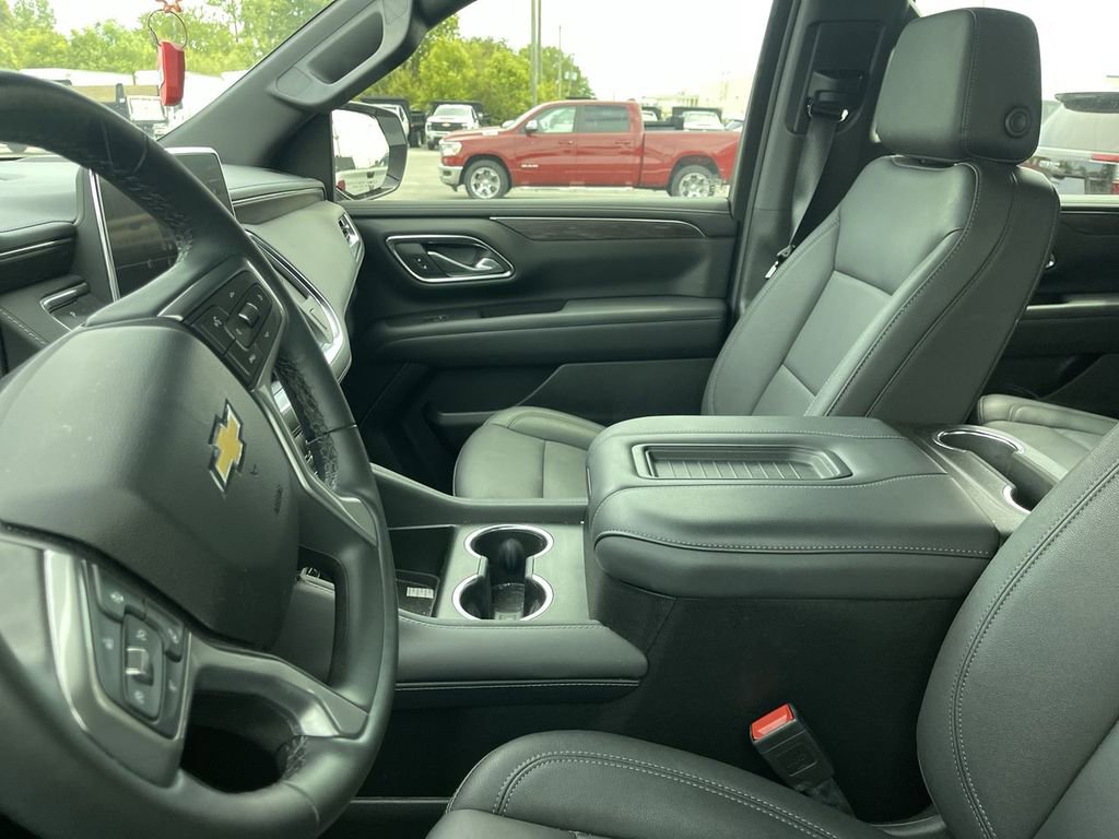 Used 2024 Chevrolet Tahoe LT w/ LT Signature Package AWD/4WD image 4
