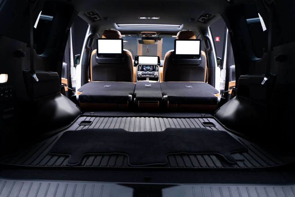 Used 2025 Lexus LX 600 4WD w/ Appearance Package image 56