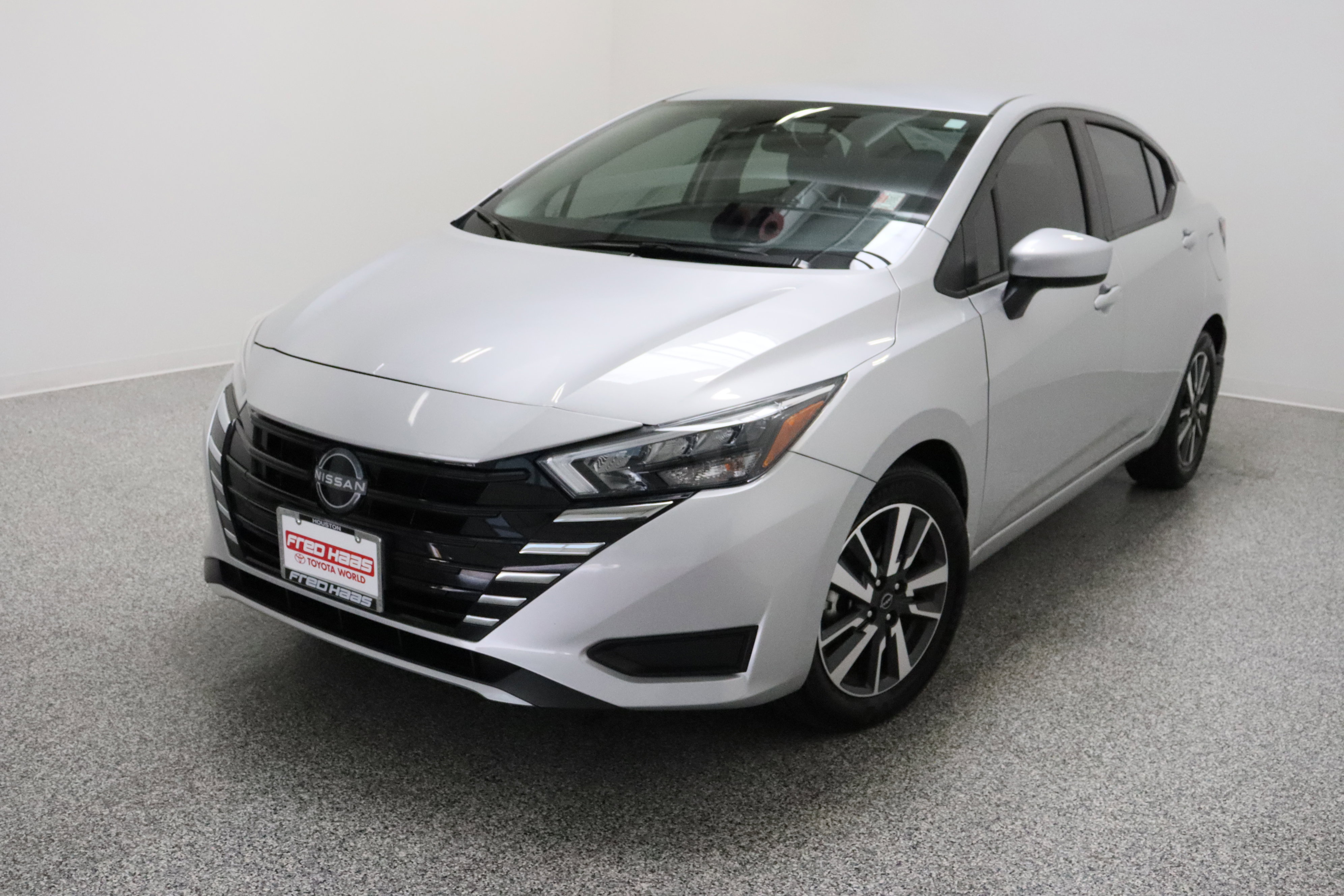 Used 2025 Nissan Versa SV w/ Trunk Package image 2