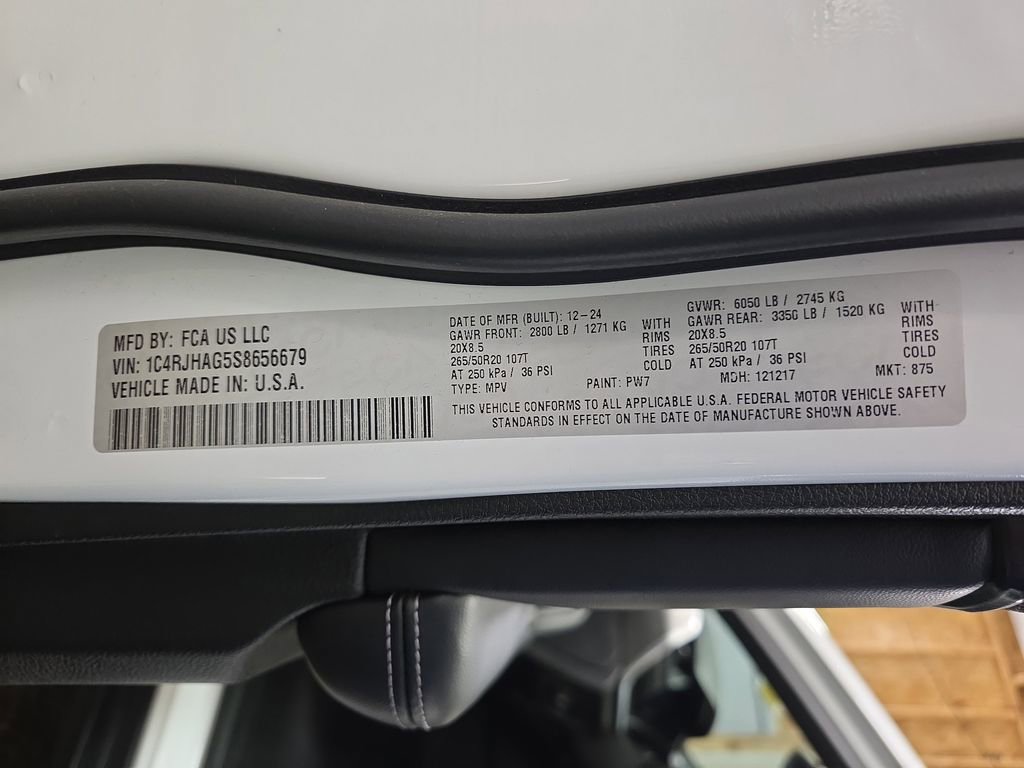 Used 2025 Jeep Grand Cherokee Altitude AWD/4WD image 34