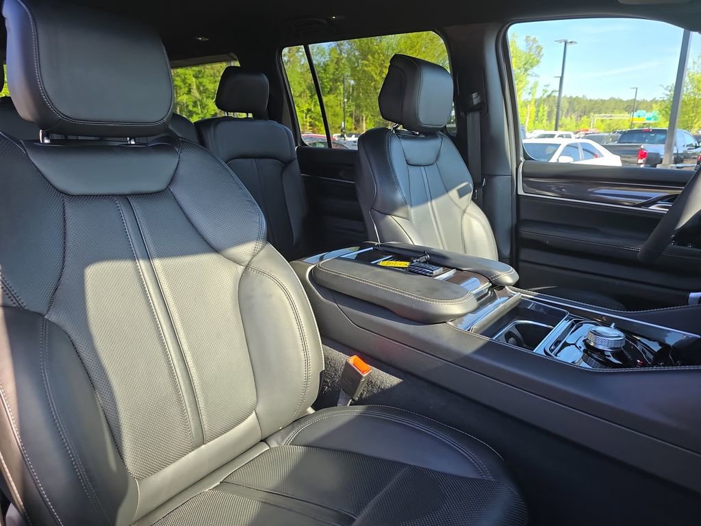 Used 2024 Jeep Wagoneer 4WD image 13
