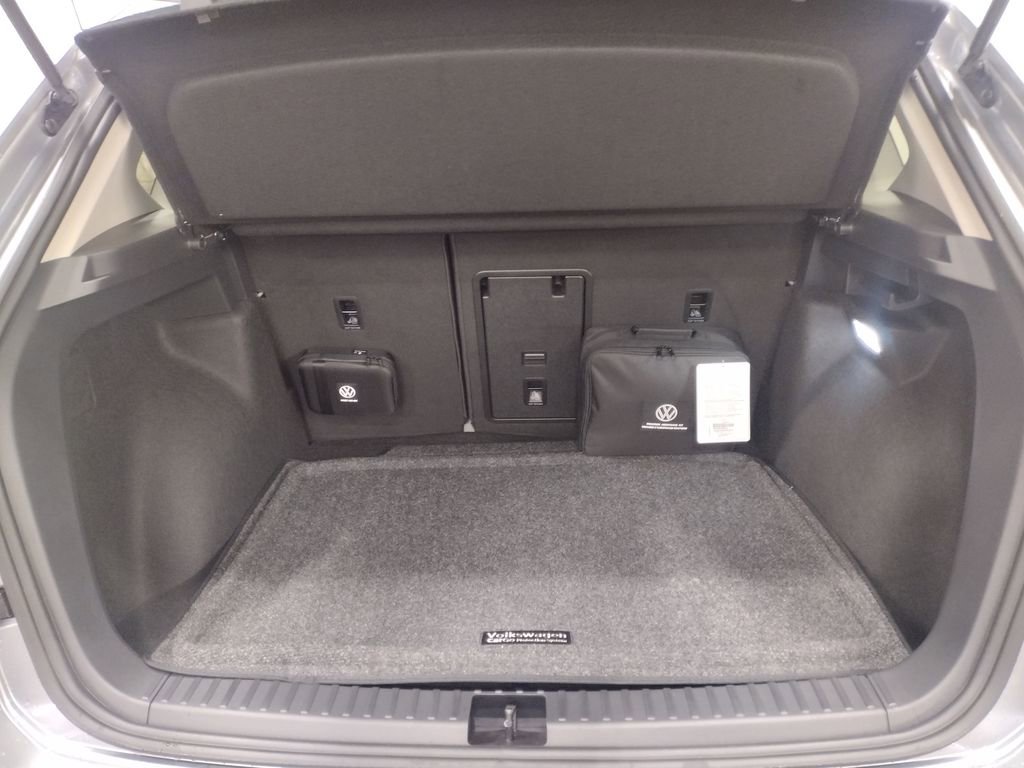 New 2025 Volkswagen Taos SE image 17