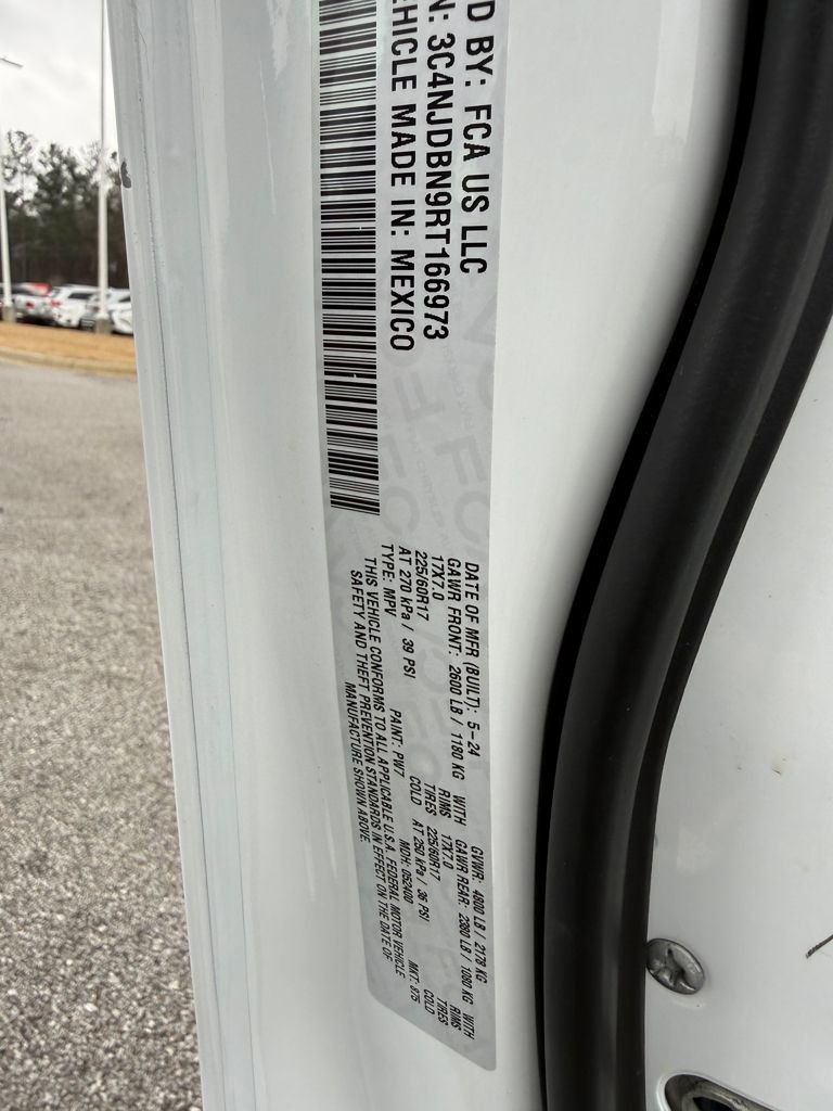 Used 2024 Jeep Compass Latitude image 30