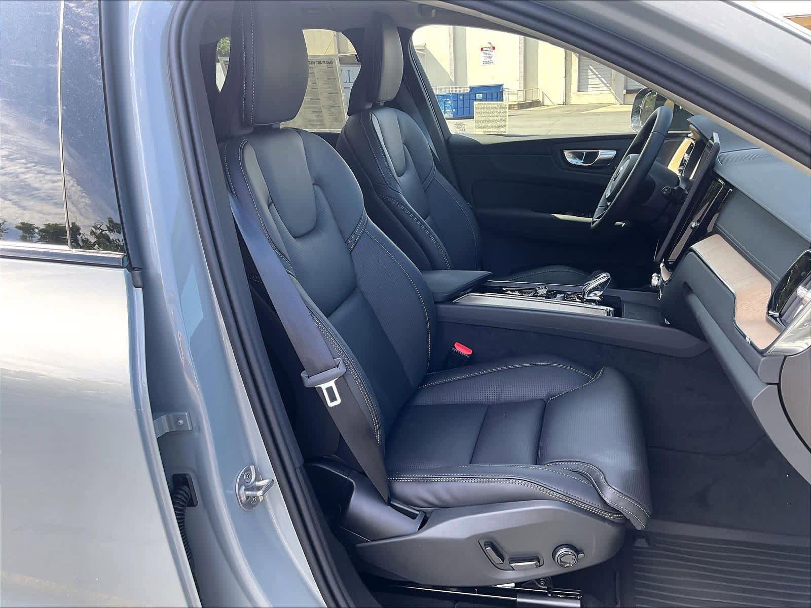 New 2026 Volvo XC60 B5 Ultra w/ Climate Package AWD/4WD image 31