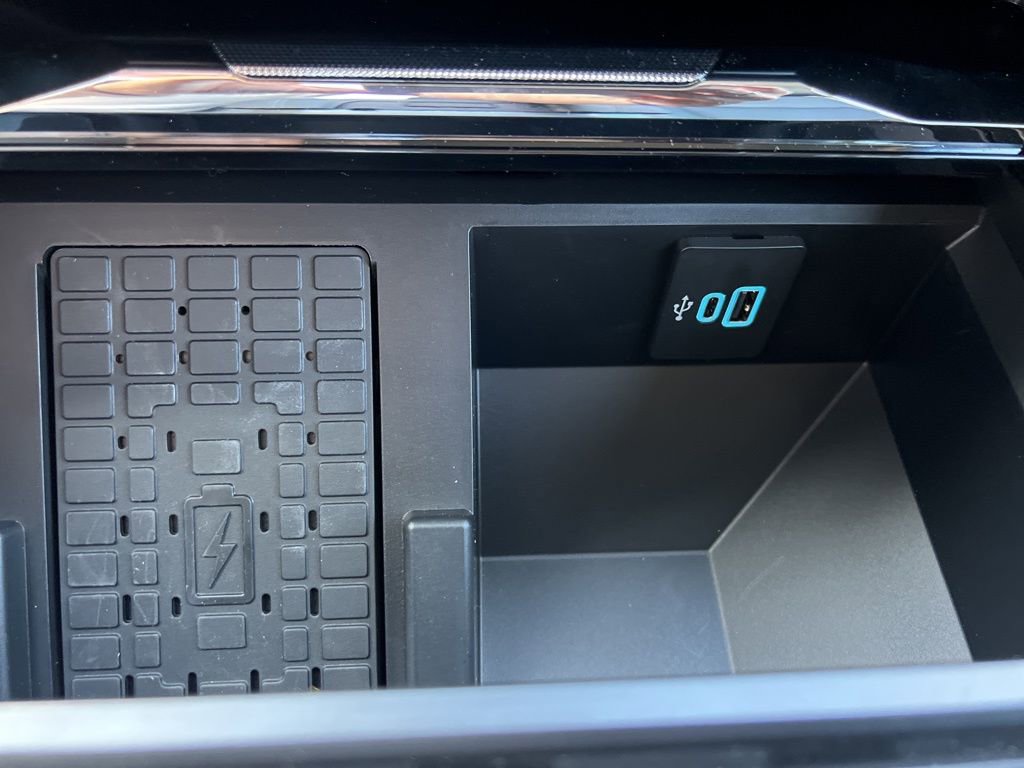 New 2026 Ford F250 Lariat w/ Black Appearance Package image 18