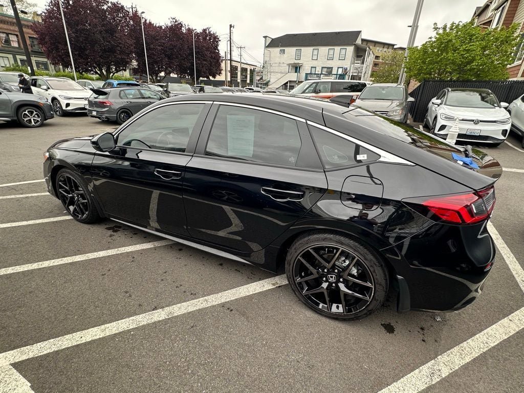 Used 2024 Honda Civic Sport Touring image 4