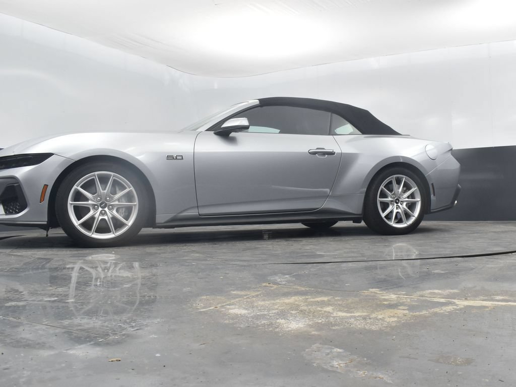 Used 2025 Ford Mustang GT Premium RWD image 36