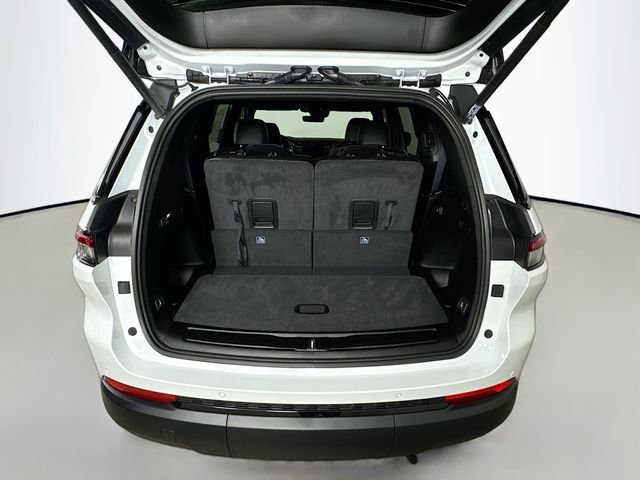 New 2025 Jeep Grand Cherokee L Laredo image 27