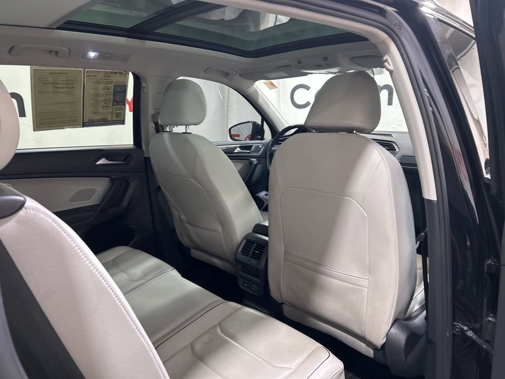 Used 2019 Volkswagen Tiguan SEL Premium w/ 3rd Row Seat Package image 15