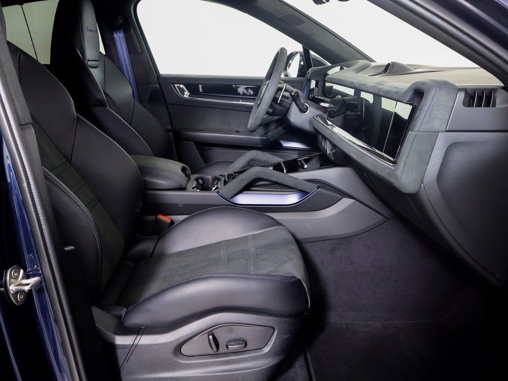 New 2025 Porsche Cayenne Turbo GT image 8