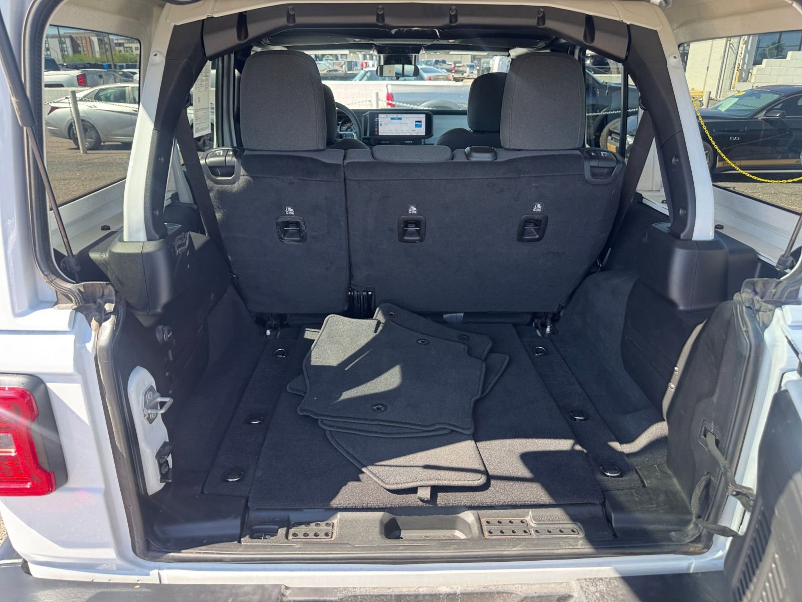 Used 2025 Jeep Wrangler Sahara image 30