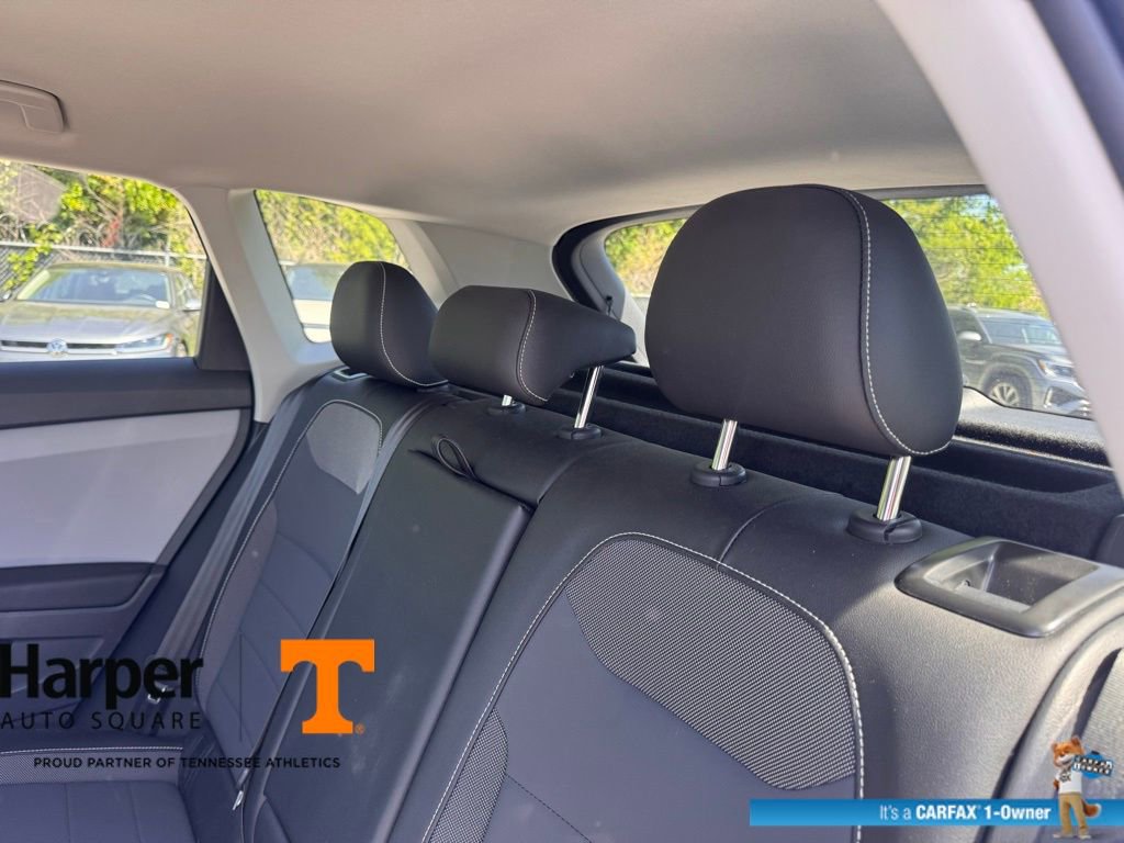 Used 2023 Volkswagen Taos SE w/ Black Wheel Package FWD image 9