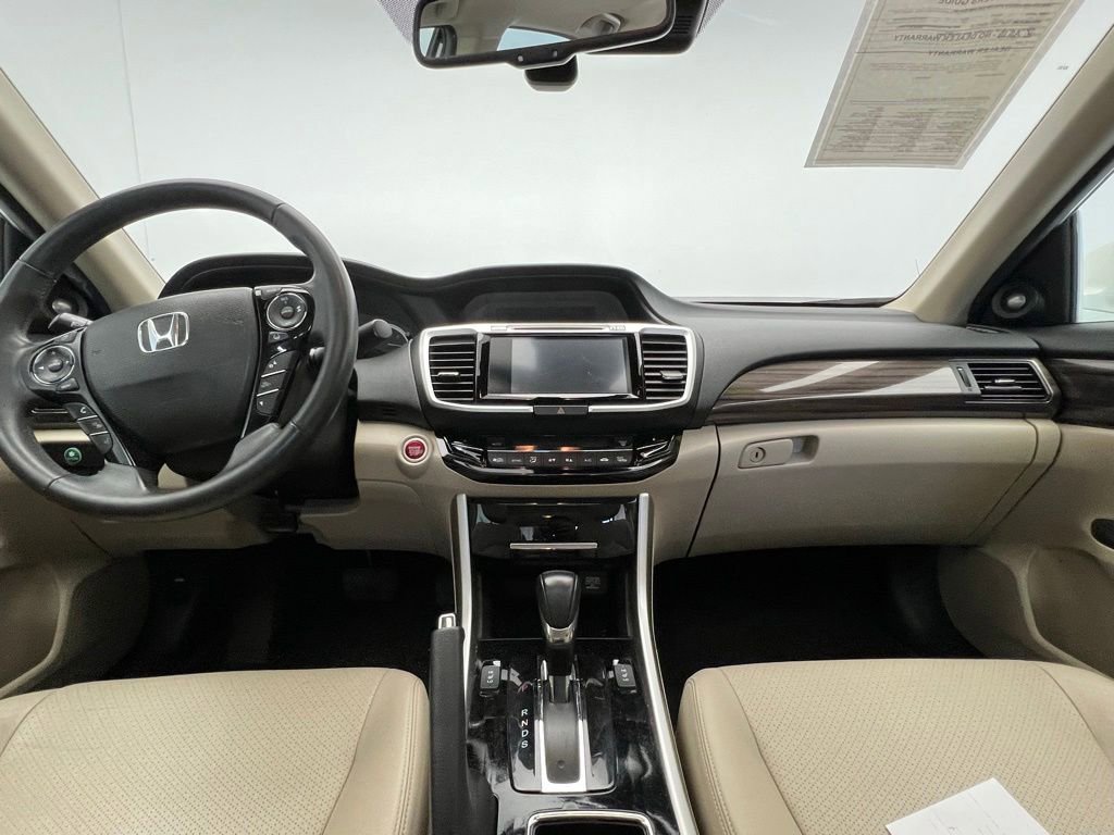 Used 2016 Honda Accord Touring image 10