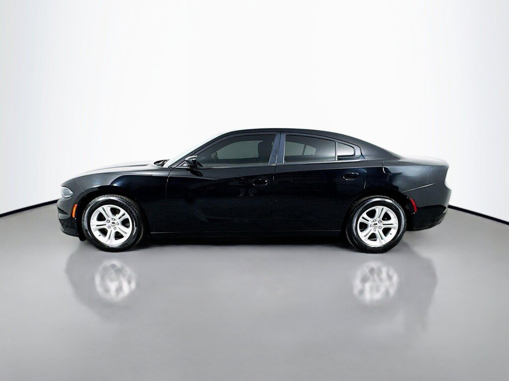 Used 2016 Dodge Charger SE w/ Popular Equipment Group RWD image 2