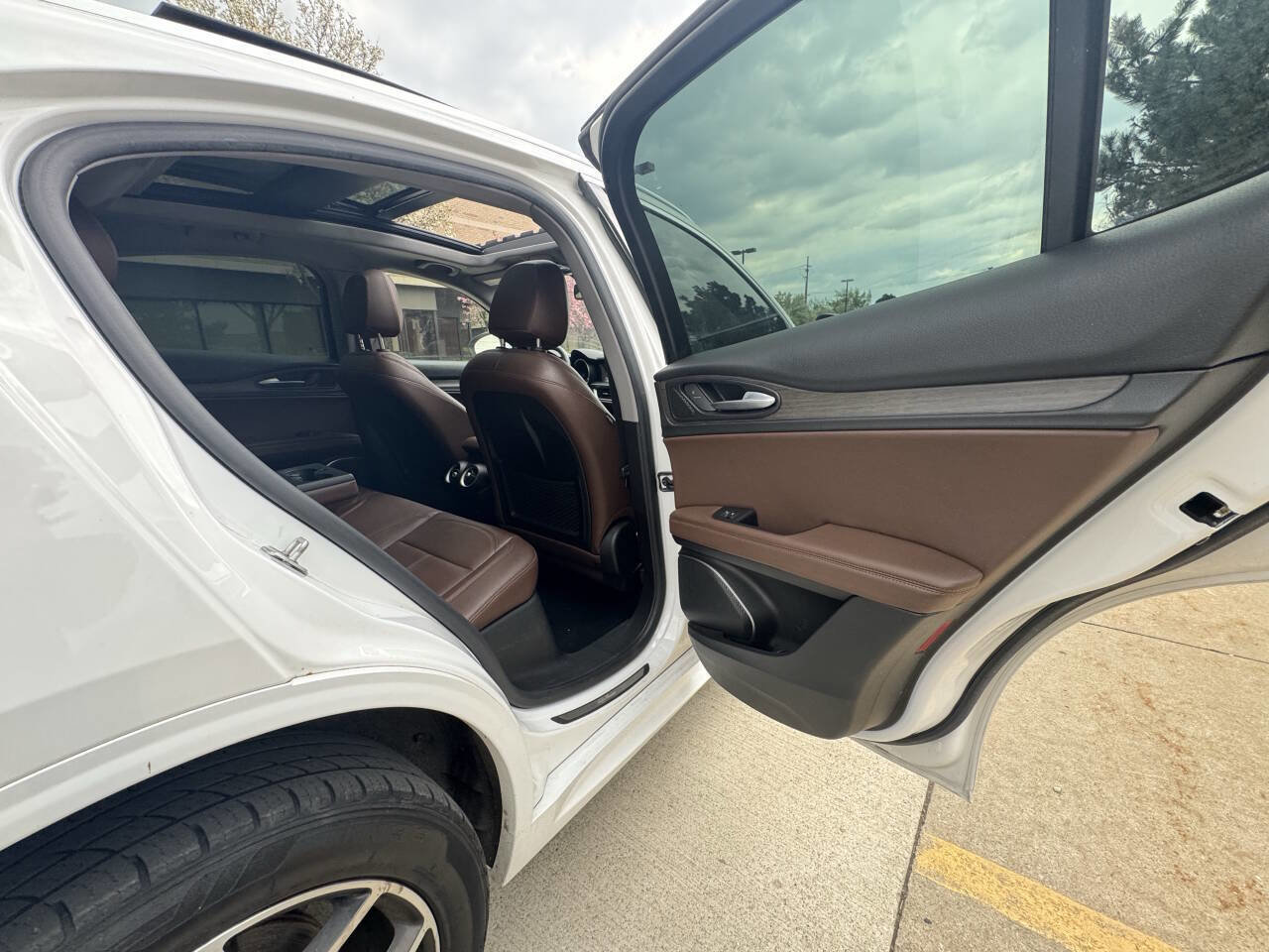 Used 2021 Alfa Romeo Stelvio Ti AWD/4WD image 20