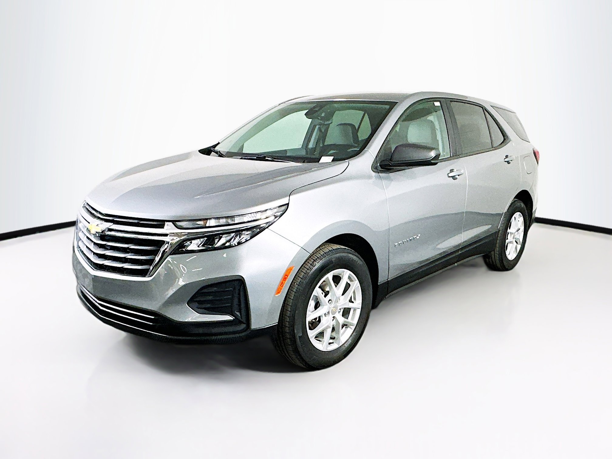 Used 2024 Chevrolet Equinox LS w/ LS Convenience Package image 3