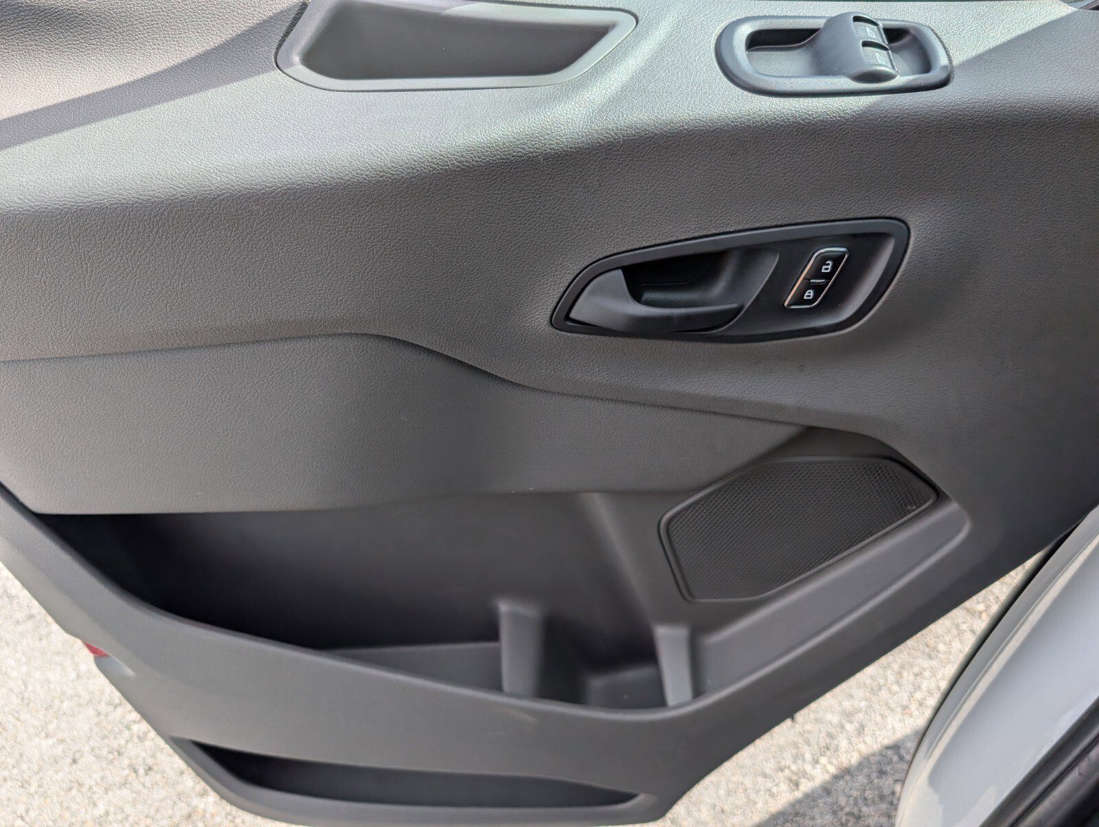 Used 2023 Ford Transit 350 XLT image 31