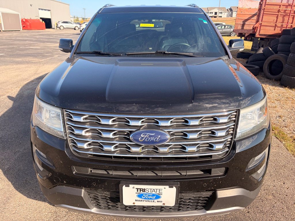 Used 2016 Ford Explorer XLT w/ Equipment Group 202A AWD/4WD image 2