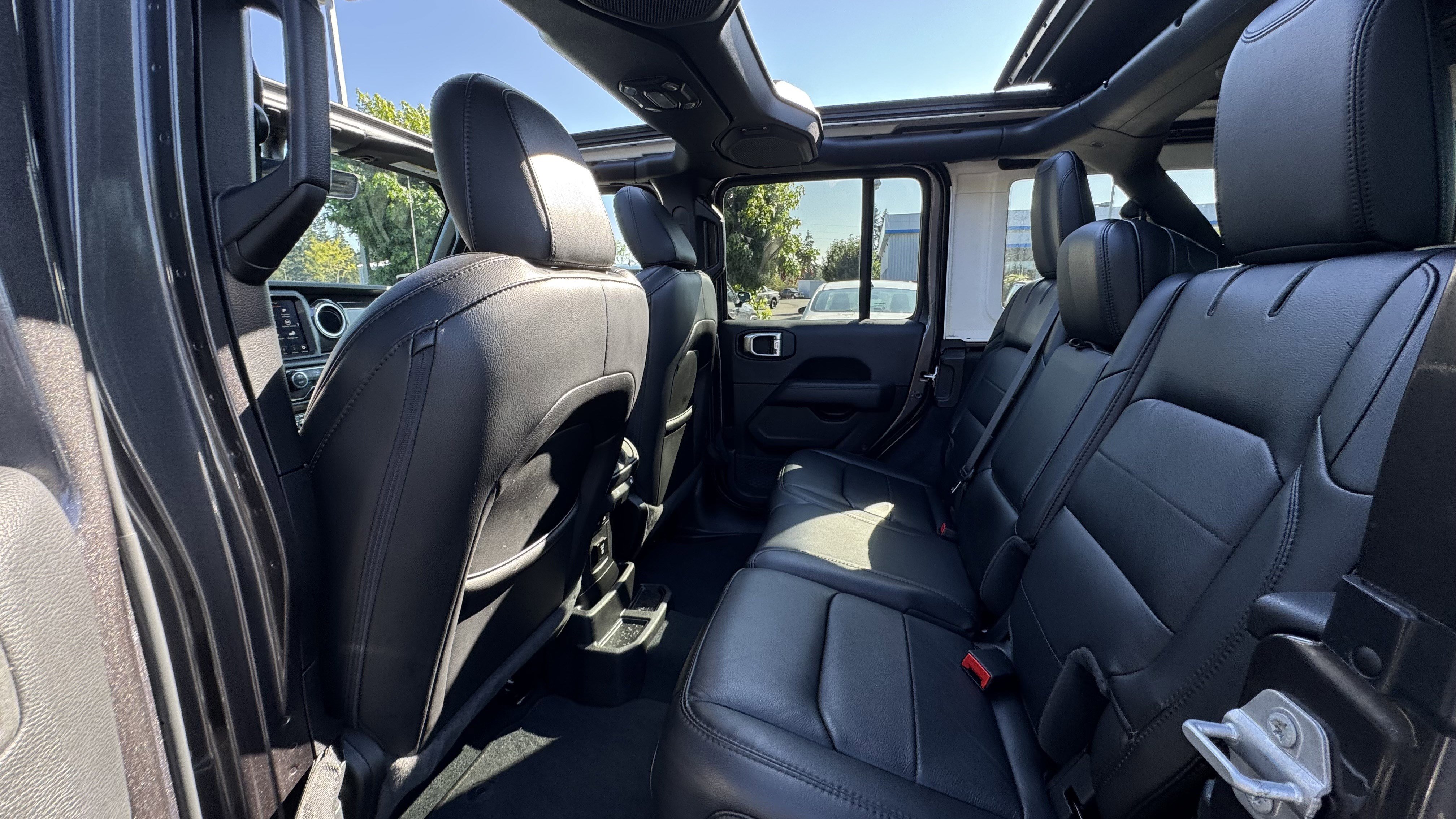 Used 2022 Jeep Wrangler Unlimited Sahara image 18