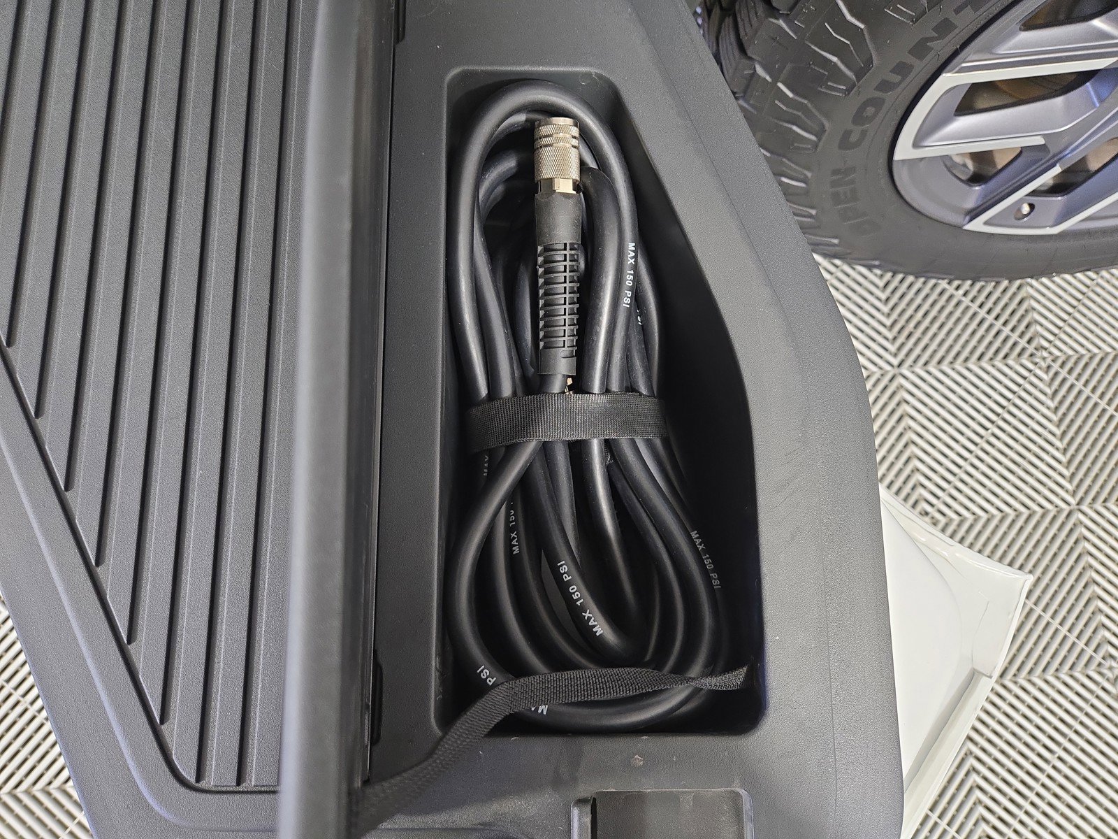 Used 2022 Rivian R1T Adventure image 32