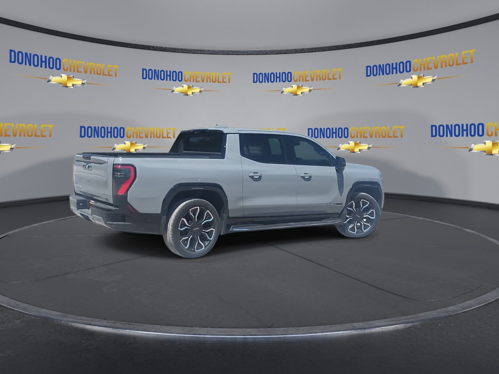 Used 2024 GMC Sierra EV Denali AWD/4WD image 12