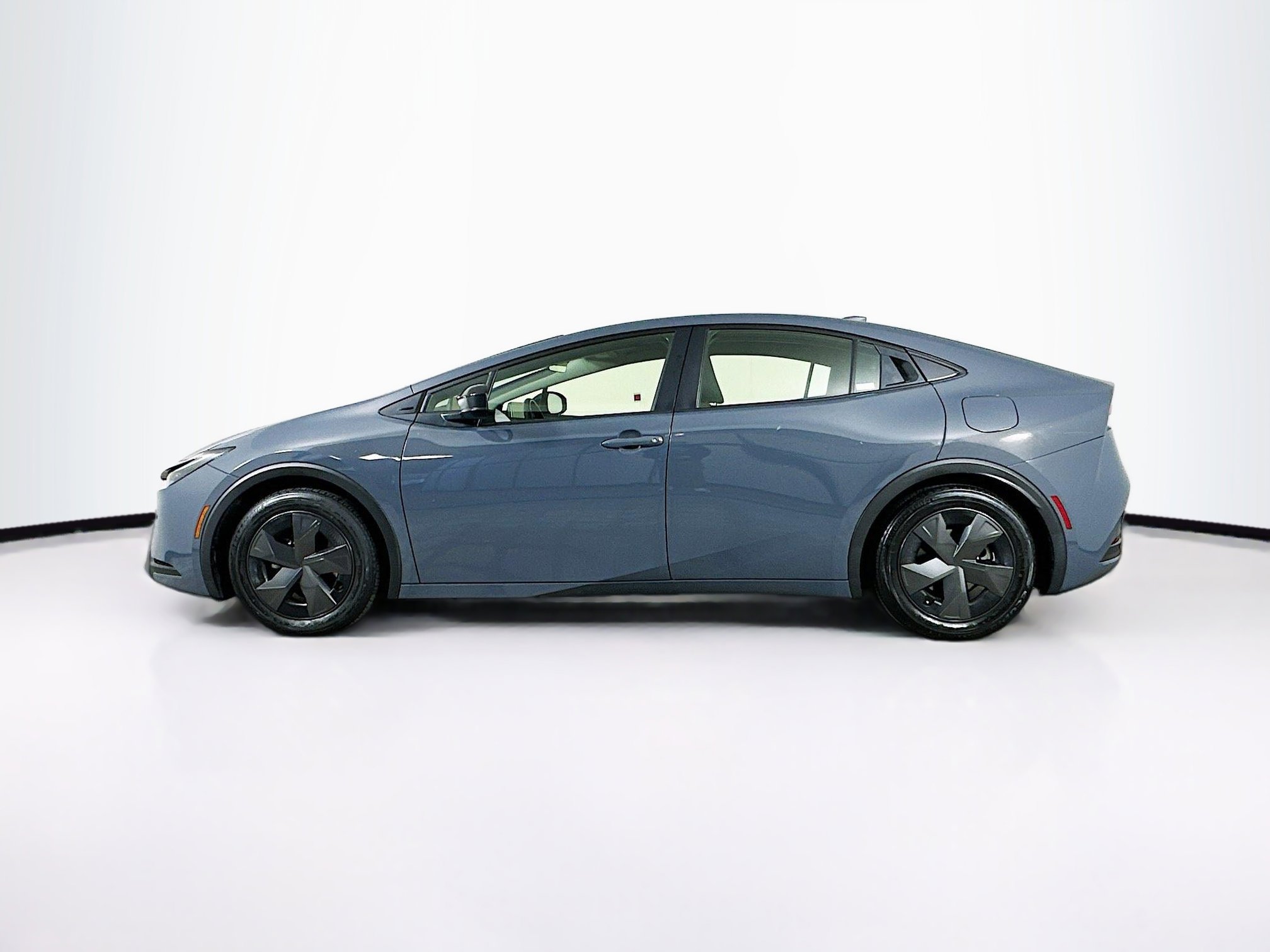 Used 2024 Toyota Prius LE image 4