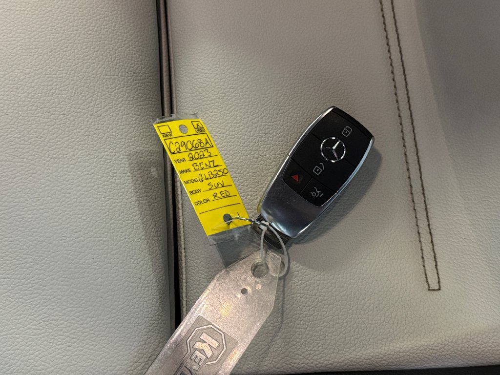 Used 2023 Mercedes-Benz GLB 250 4MATIC image 31