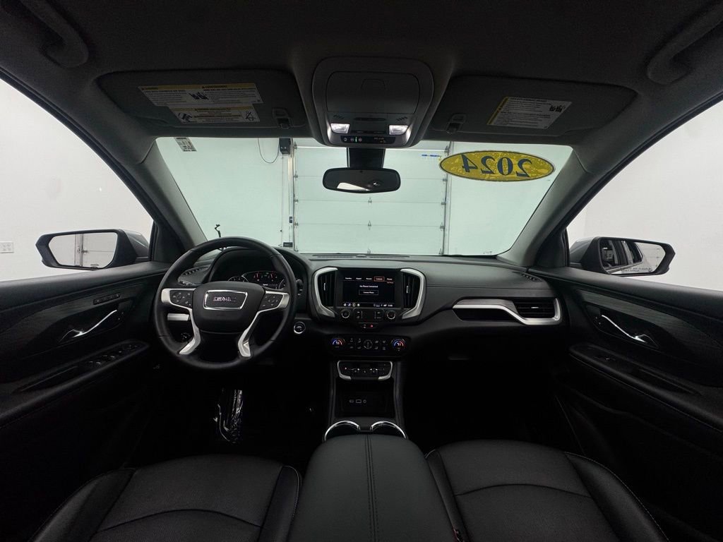 Used 2024 GMC Terrain SLT image 3