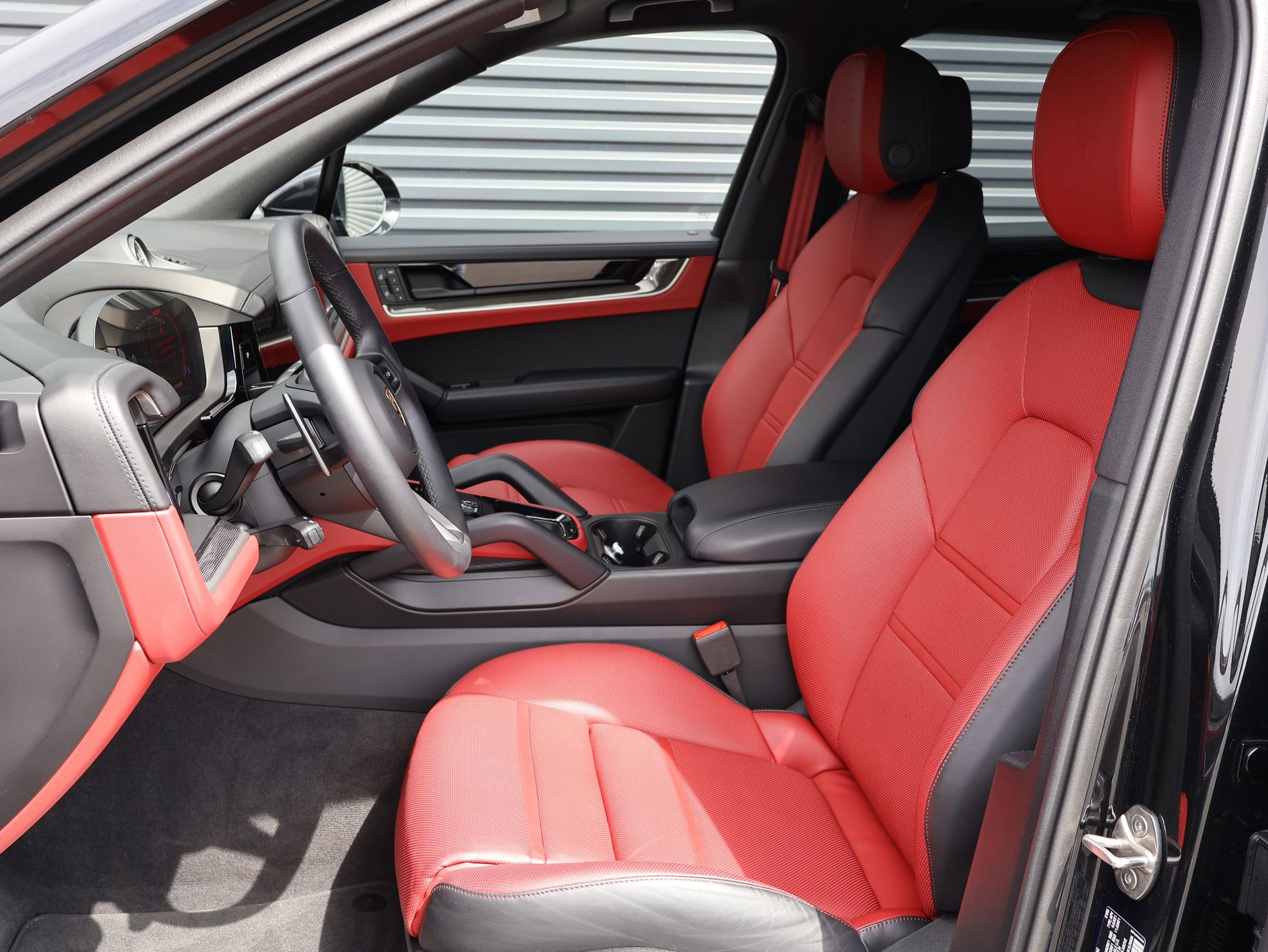 Used 2025 Porsche Cayenne E-Hybrid image 5