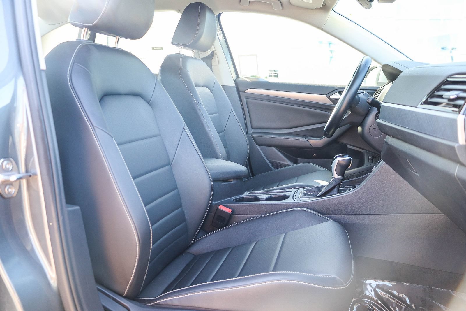 Used 2024 Volkswagen Jetta SE FWD image 17