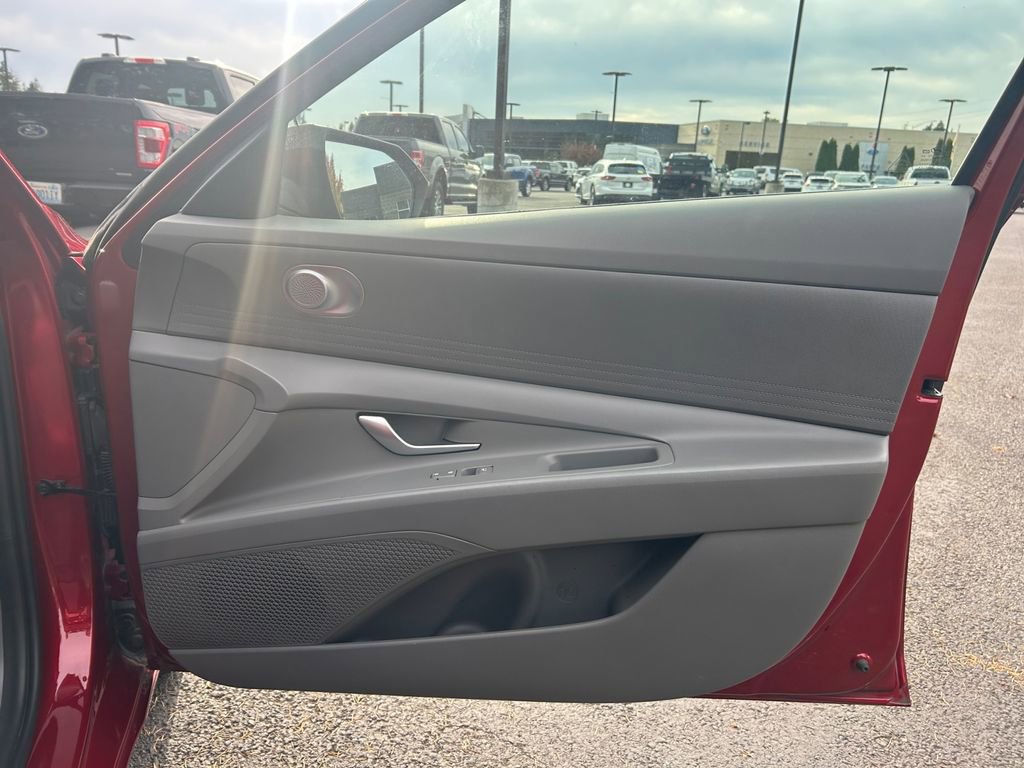 Used 2024 Hyundai Elantra SEL image 25