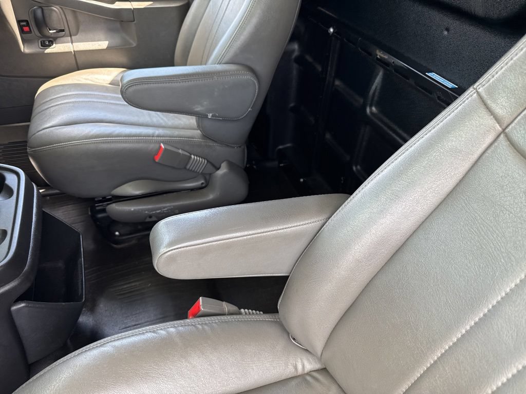 Used 2021 Chevrolet Express 3500 w/ Driver Convenience Package RWD image 28