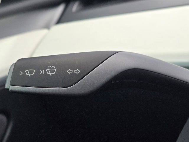 Used 2023 Tesla Model Y Performance AWD/4WD image 29