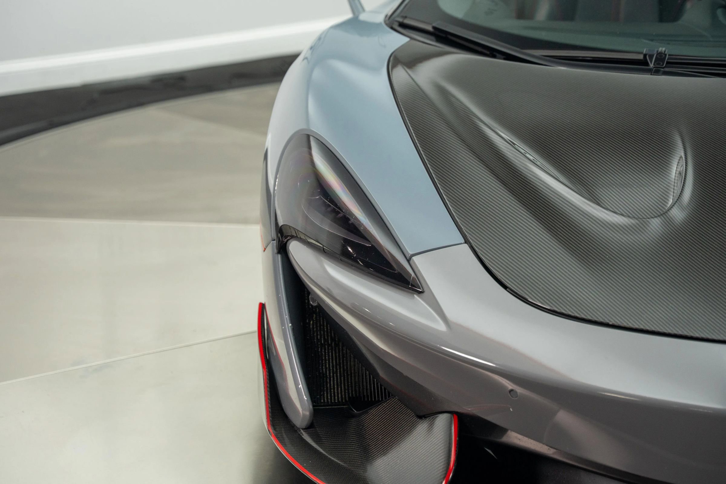Used 2018 McLaren 570S Spider image 21