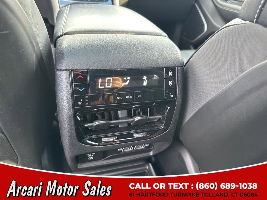 Used 2022 Jeep Grand Cherokee L Limited w/ Luxury Tech Group II image 18