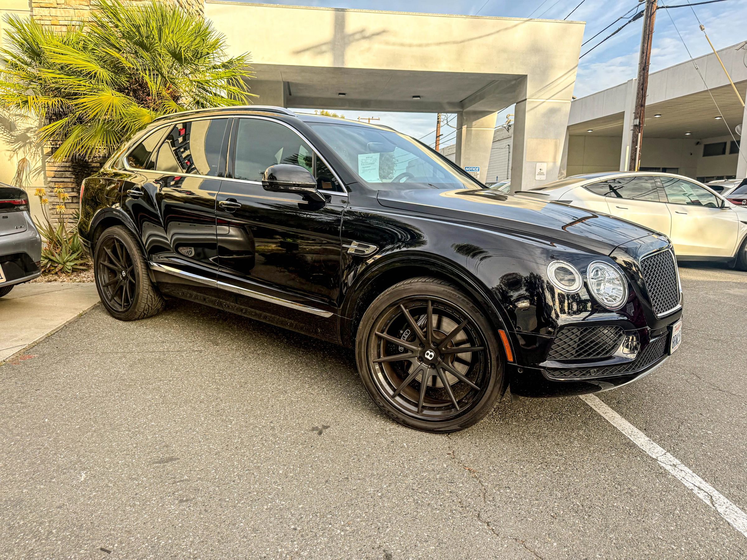 Used 2020 Bentley Bentayga image 1