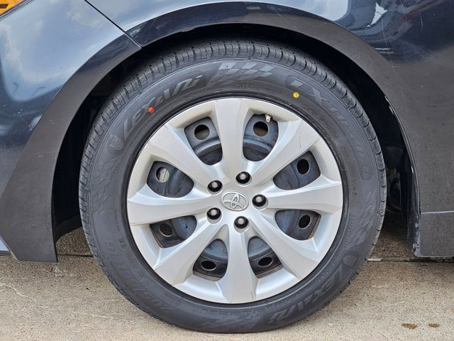 Used 2021 Toyota Corolla LE FWD image 23