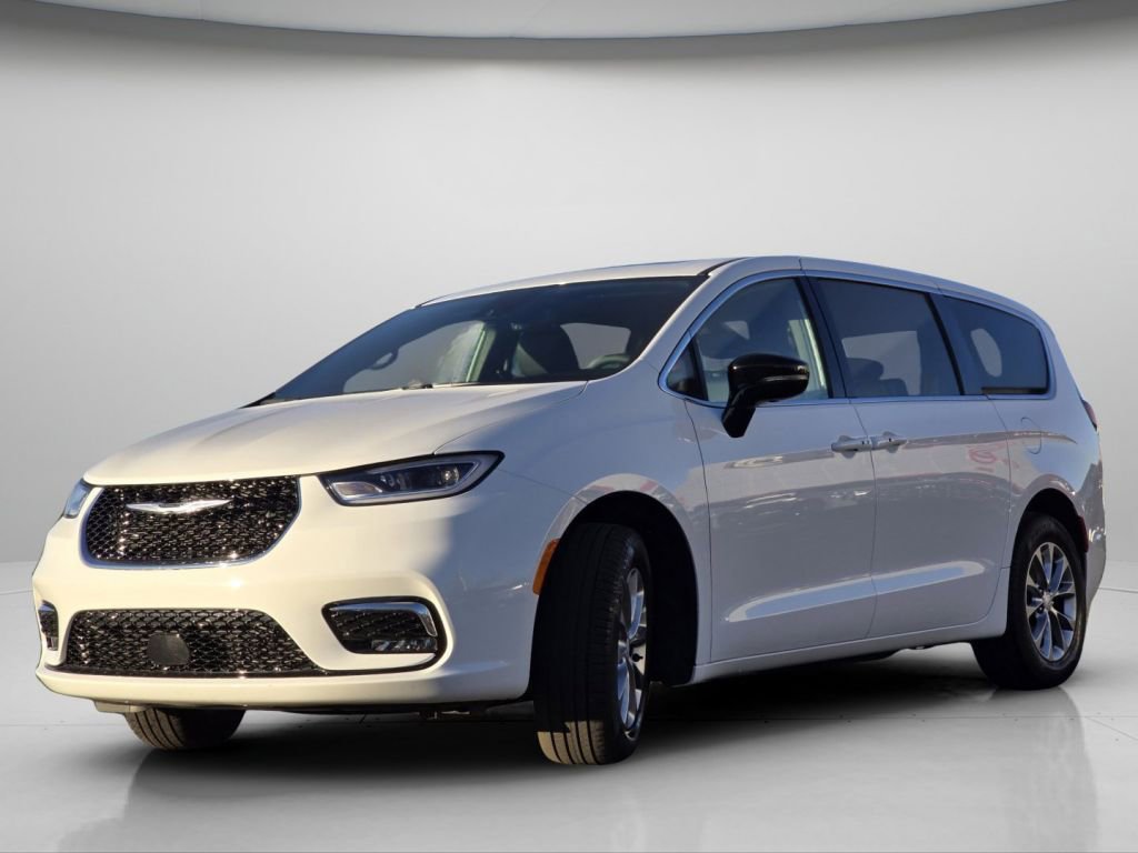 Used 2026 Chrysler Pacifica Limited image 19