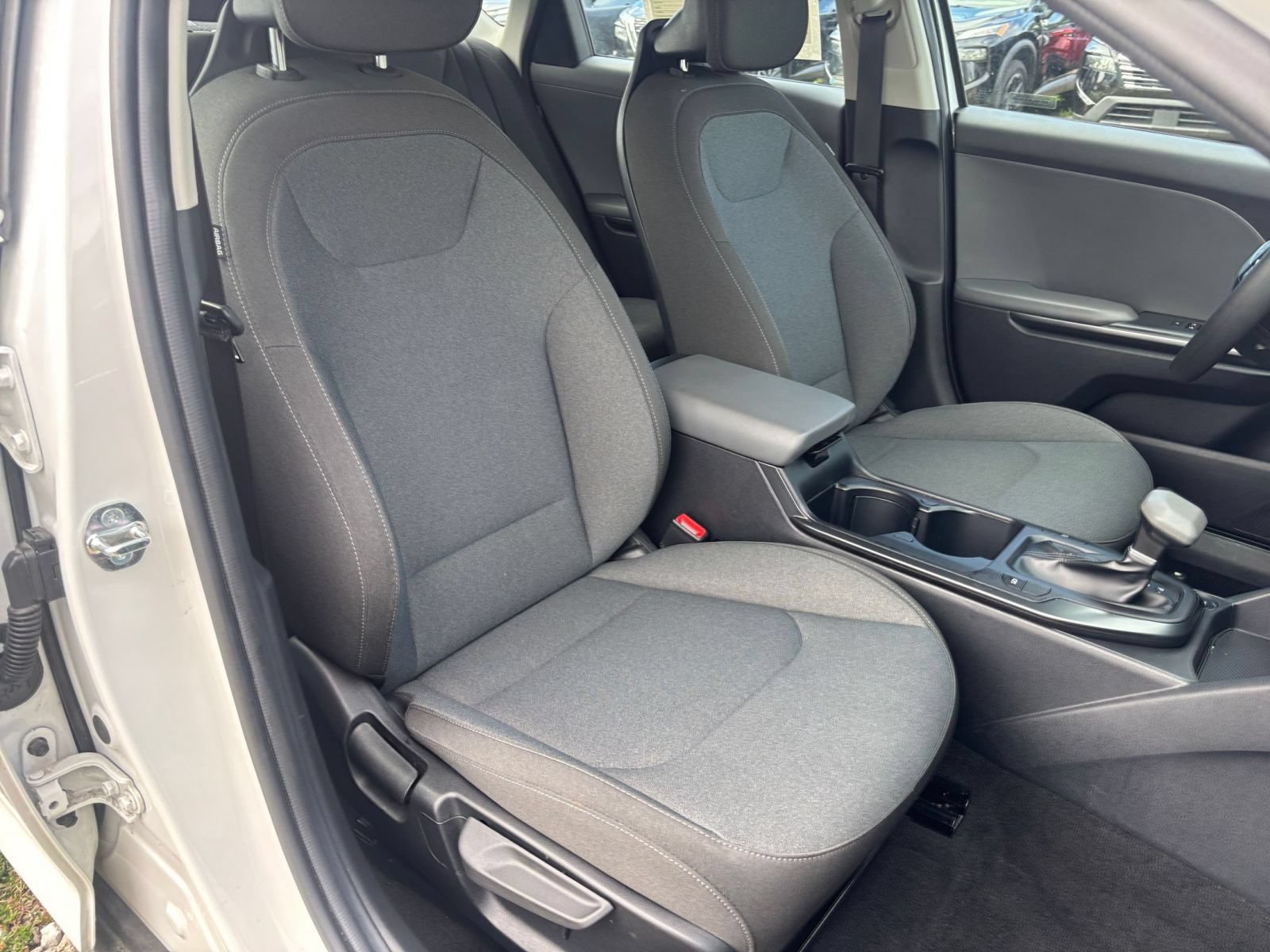 Used 2025 Kia K4 FWD image 38