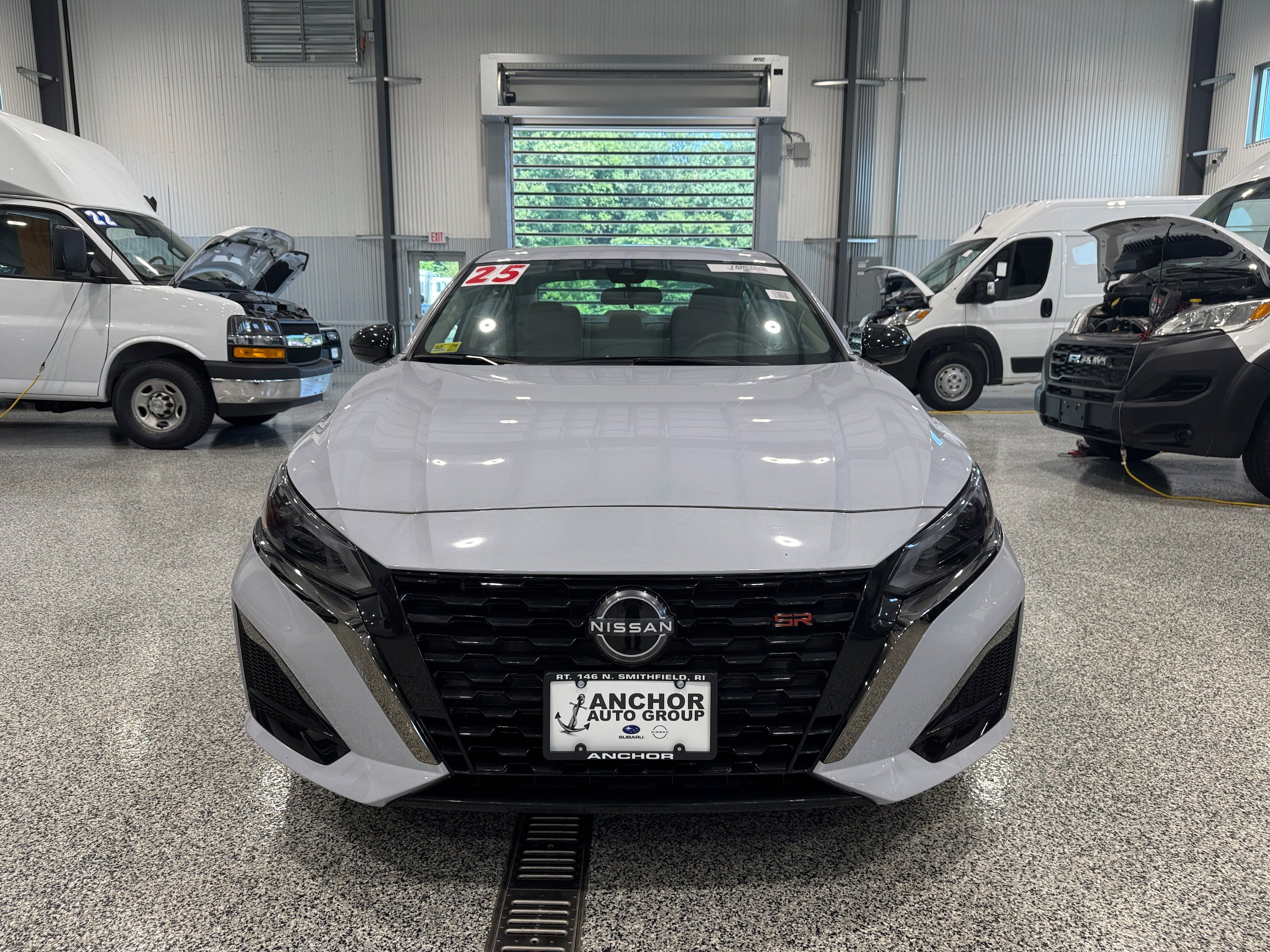 Used 2025 Nissan Altima 2.5 SR AWD/4WD image 2