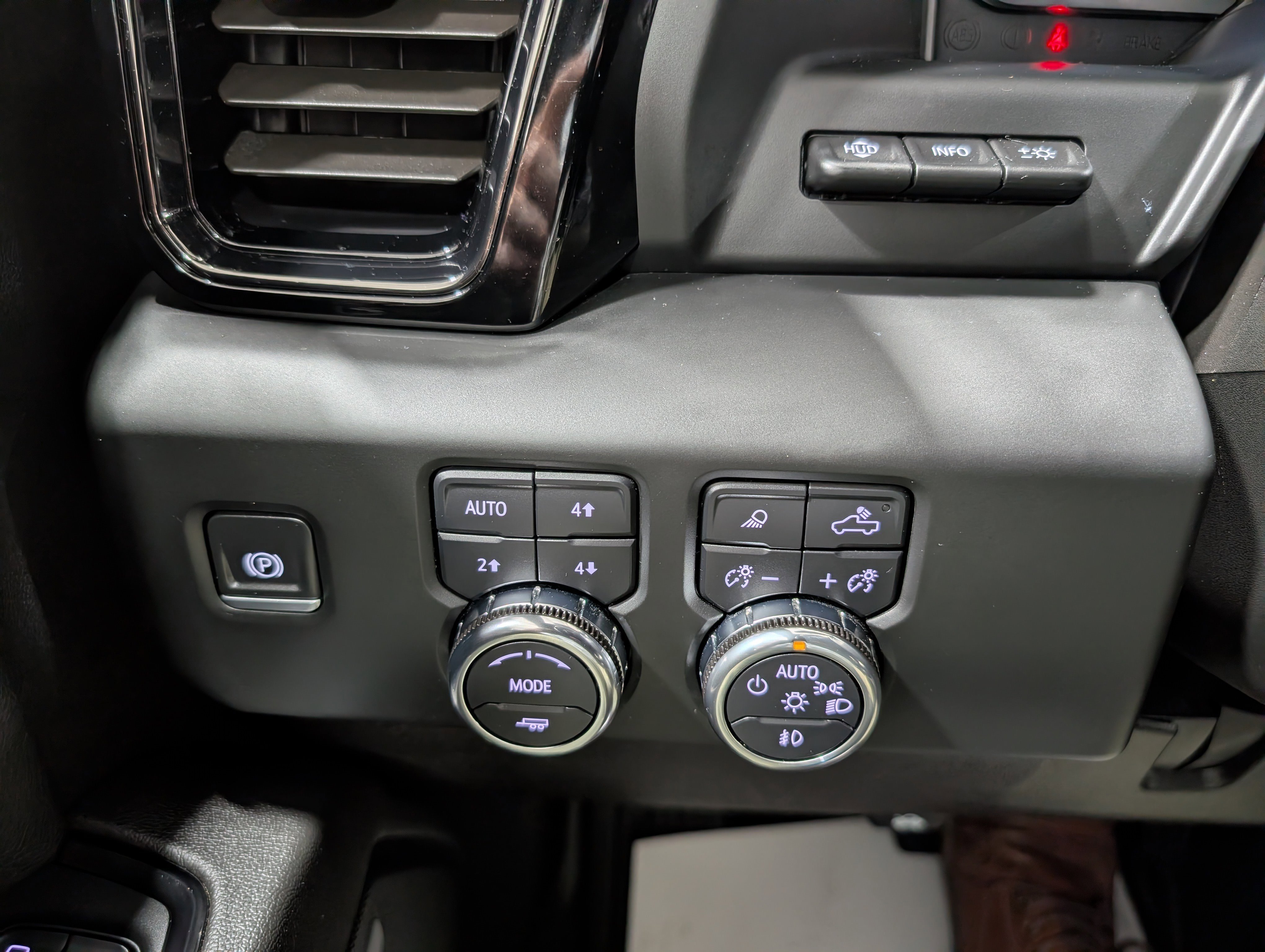 Used 2025 GMC Sierra 2500 AT4 w/ AT4 Premium Plus Package image 25