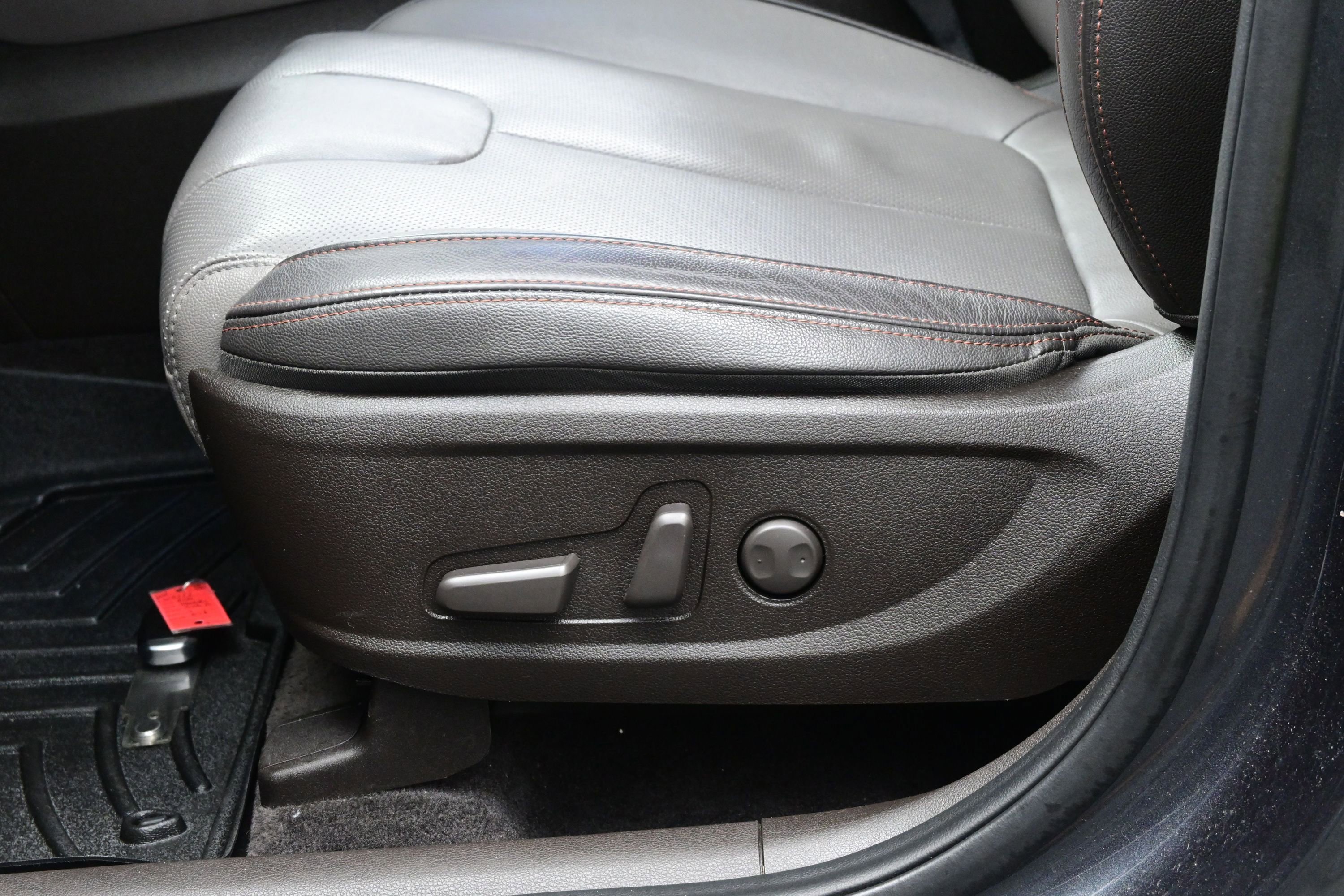 Used 2020 Hyundai Santa Fe SEL w/ Convenience + Premium Package AWD/4WD image 11