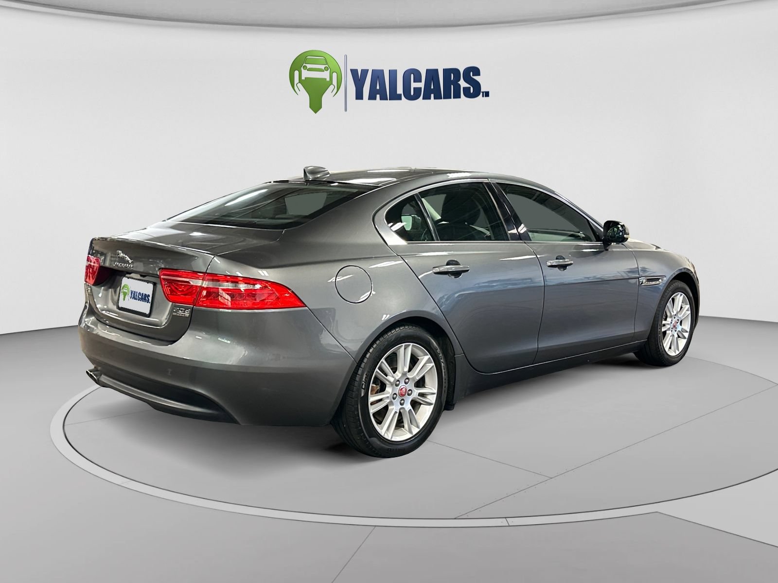 Used 2017 Jaguar XE Premium AWD/4WD image 5